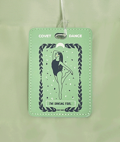 polyleather luggage tag with dance design in green and with glitterback